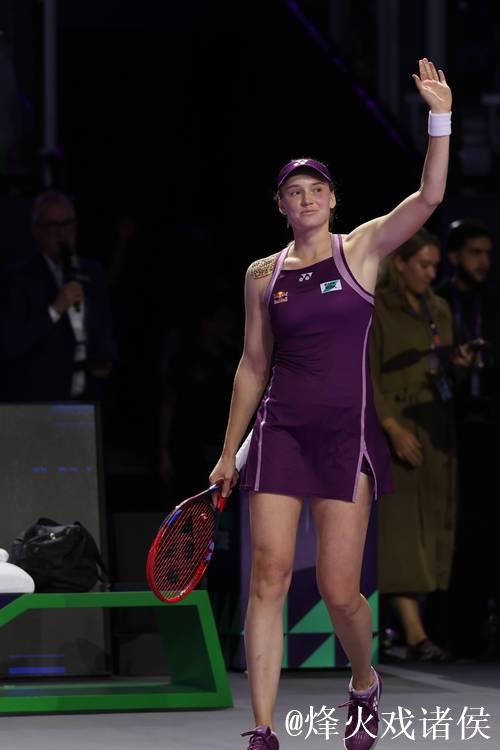 首进年终总决赛争冠战!莱巴金娜2-1逆转佩古拉 首进年终总决赛争冠战!莱巴金娜2-1逆转佩古拉