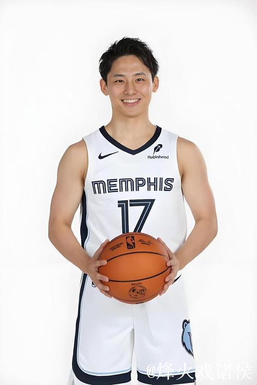 灰熊与河村勇辉签下双向合同 身高173现役最矮 灰熊与河村勇辉签下双向合同 身高173现役最矮